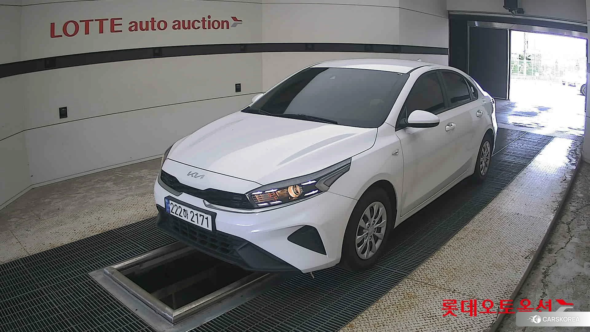 Kia K3 2024 Snow White Pearl из Кореи, фото 5