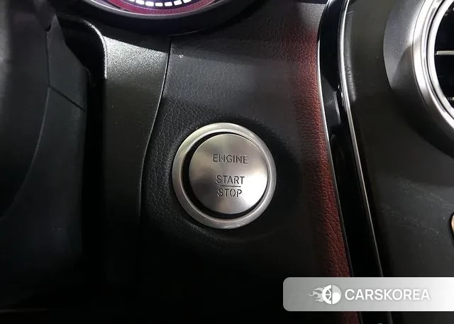 Mercedes-Benz GLC-Class X253 2019 Белый из Кореи, фото 5