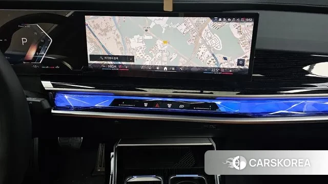 BMW 7 Series (G70) 2025 Светло-серебряный цвет из Кореи, фото 5