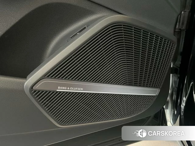 Audi Q5L 2024 Черный из Китая, фото 5
