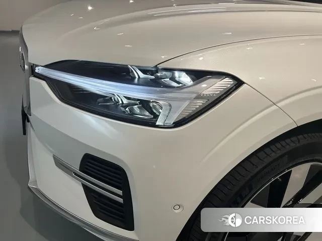 Volvo XC60 second Generation 2025 Белый из Кореи, фото 5