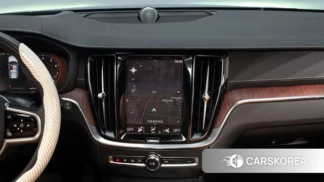 Volvo V60 Cross-Country 2nd Generation 2020 Серый из Кореи, фото 5