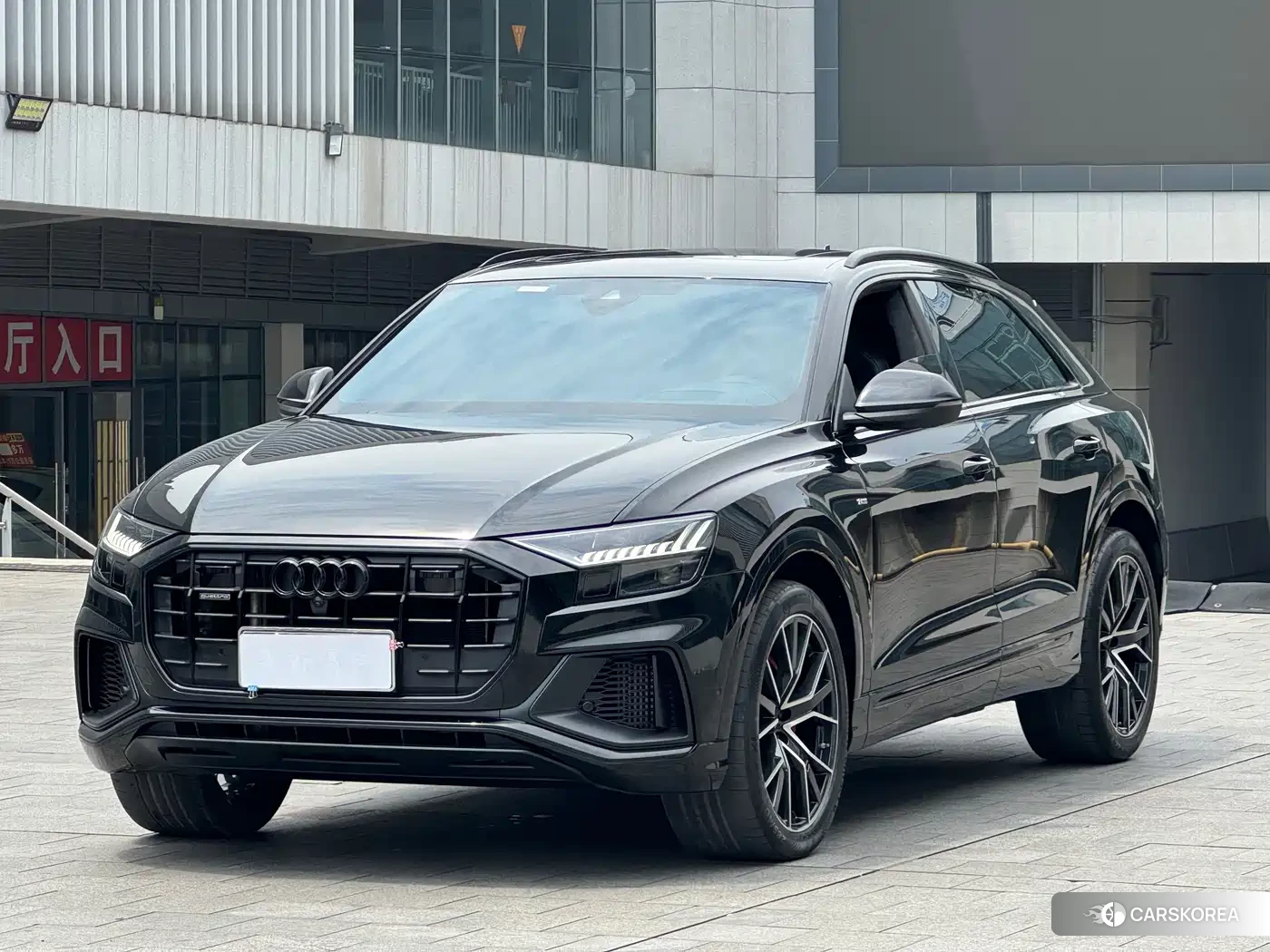 Audi Q8 2023 Черный из Китая, фото 5