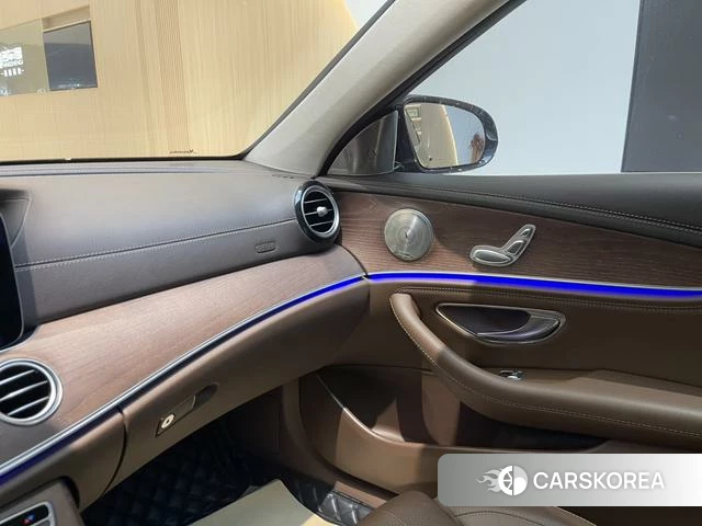 Mercedes-Benz E-class 2022 Черный из Китая, фото 5