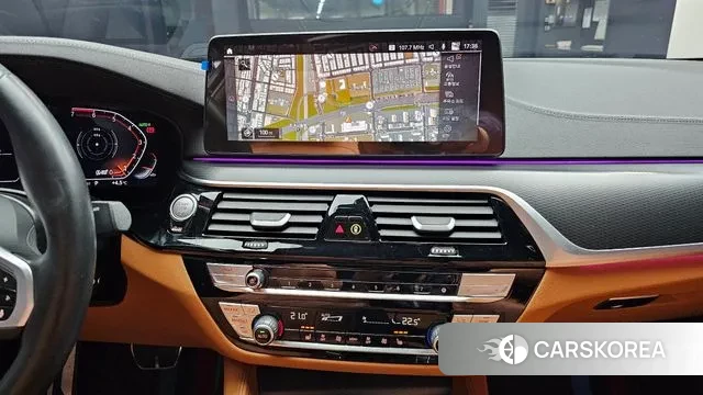 BMW 5 Series (G30) 2023 Белый из Кореи, фото 5