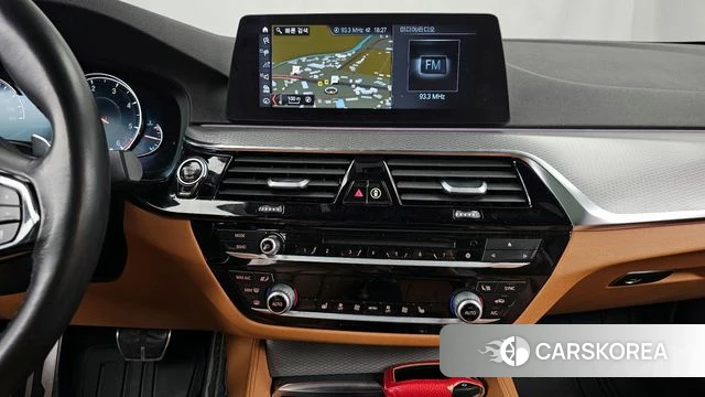 BMW 5 Series (G30) 2018 Серебристо-серый из Кореи, фото 5
