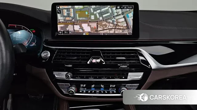 BMW 5 Series (G30) 2021 Белый из Кореи, фото 5