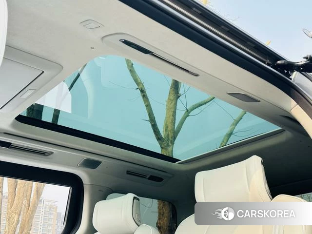 Volvo EM90 2025 Шампань из Китая, фото 5