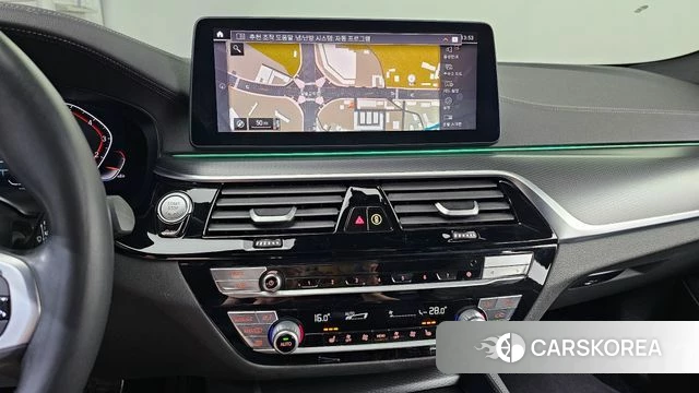 BMW 5 Series (G30) 2022 Белый из Кореи, фото 5