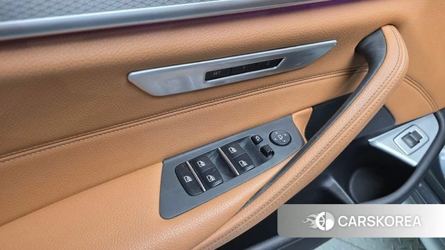 BMW 5 Series (G30) 2018 Светло-серебряный цвет из Кореи, фото 5