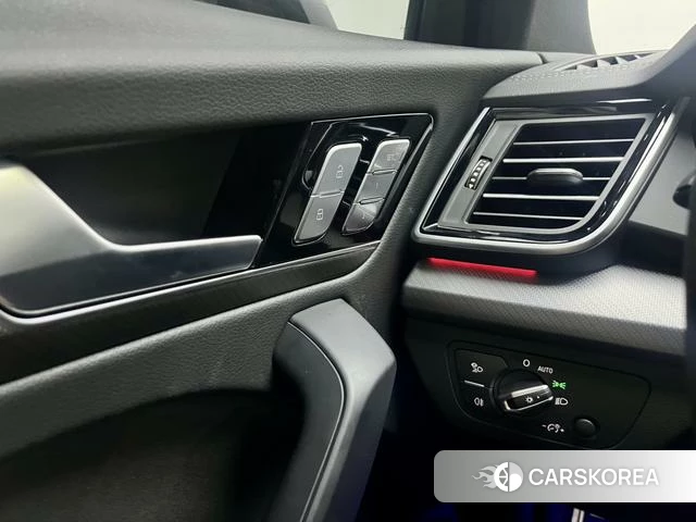 Audi Q5L Sportback 2025 Темно-серый из Китая, фото 5
