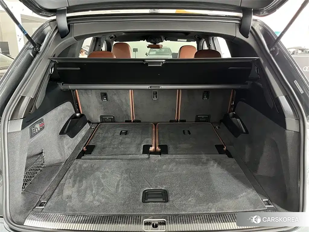 Audi Q7 2023 Silver/gray из Китая, фото 5