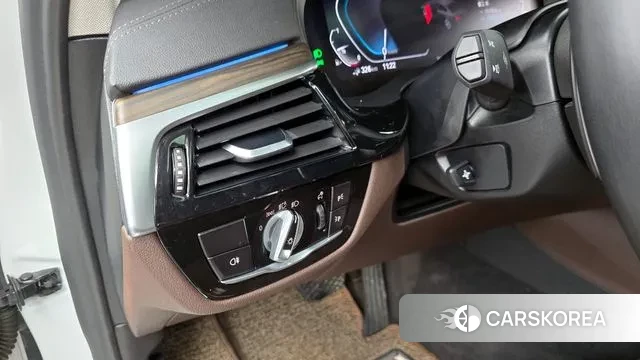 BMW 5 Series (G30) 2020 Белый из Кореи, фото 5