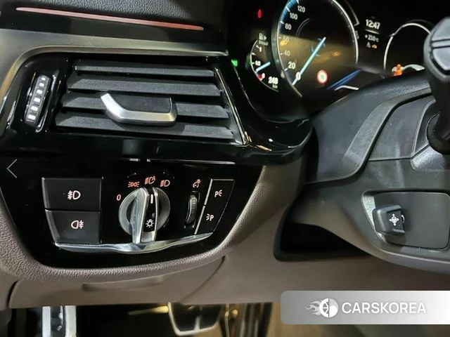 BMW 5 Series (G30) 2018 Синий из Кореи, фото 5