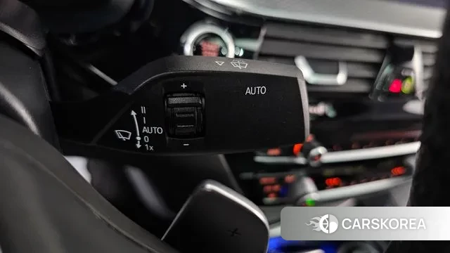 BMW 5 Series (G30) 2018 Белый из Кореи, фото 5