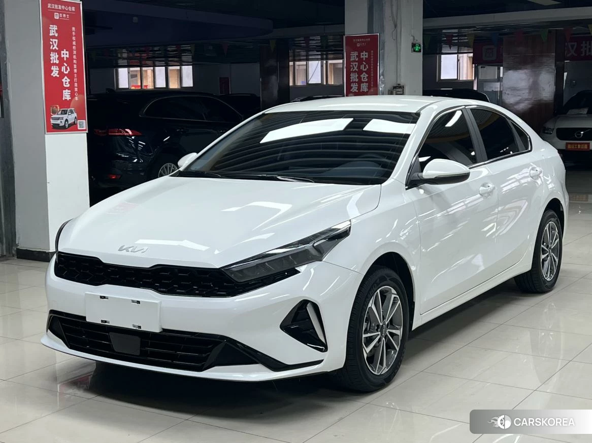 Kia K3 2023 Белый из Китая, фото 5