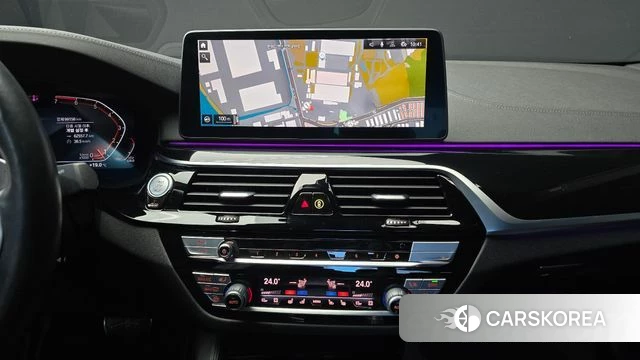 BMW 5 Series (G30) 2022 Белый из Кореи, фото 5