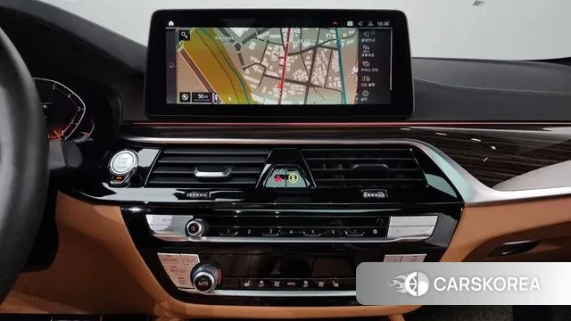 BMW 5 Series (G30) 2022 Серебристо-серый из Кореи, фото 5