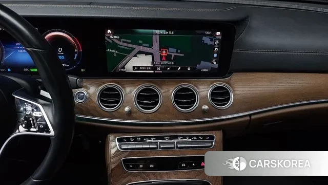 Mercedes-Benz E-Class W213 2021 Серебряный из Кореи, фото 5