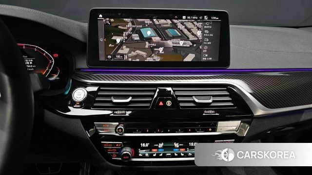 BMW 5 Series (G30) 2022 Белый из Кореи, фото 5
