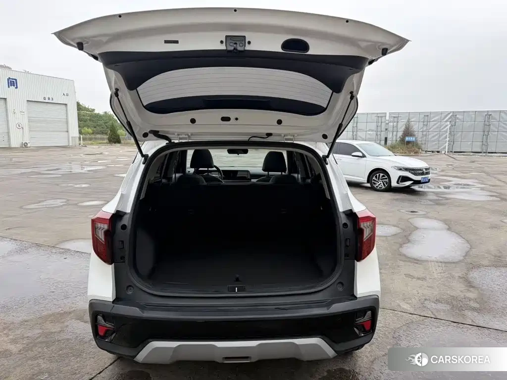 Kia Seltos 2023 Белый из Китая, фото 5