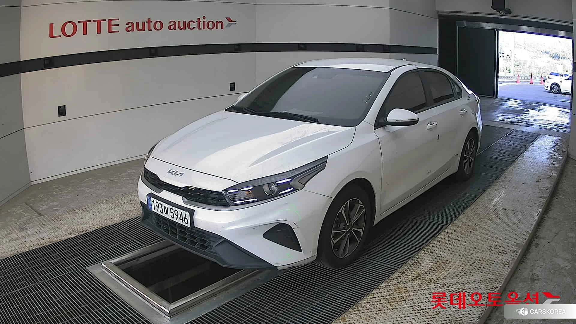 Kia K3 2022 Snow White Pearl из Кореи, фото 5