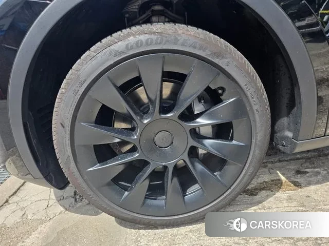 Tesla Model Y 2024 Черный из Кореи, фото 5