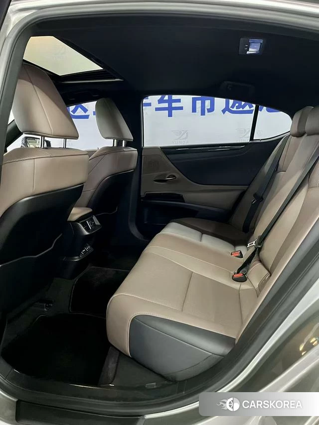 Lexus ES 2023 Шампань из Китая, фото 5
