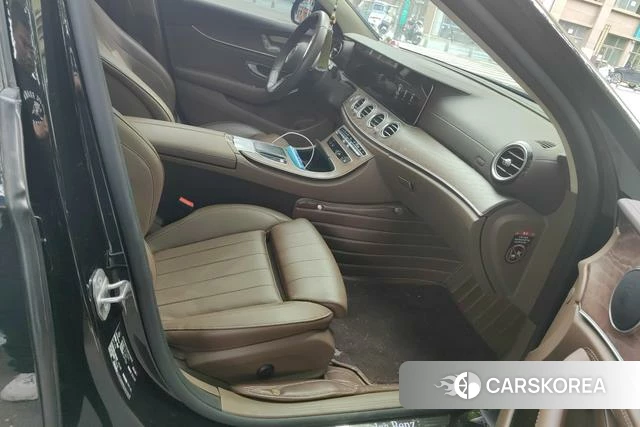 Mercedes-Benz E-class 2022 Черный из Китая, фото 5