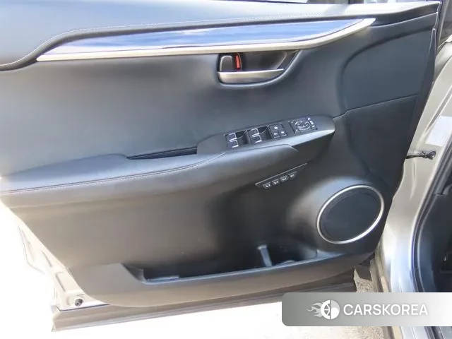 Lexus NX300 2018 Серебристо-серый из Кореи, фото 5