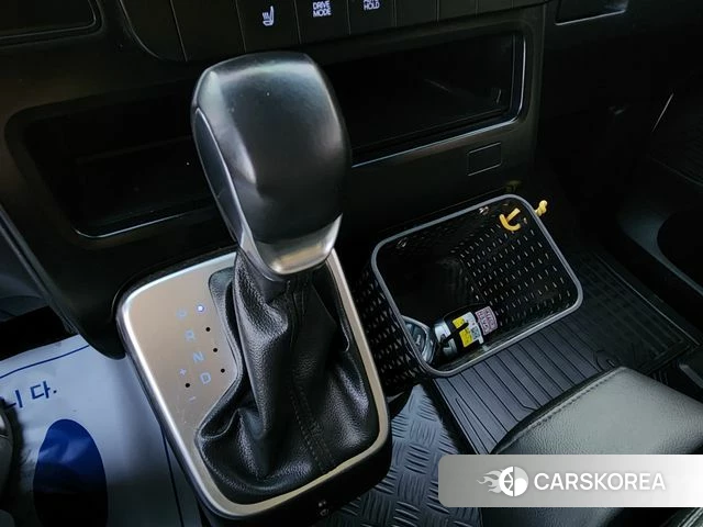 Hyundai Staria 2022 Белый из Кореи, фото 5