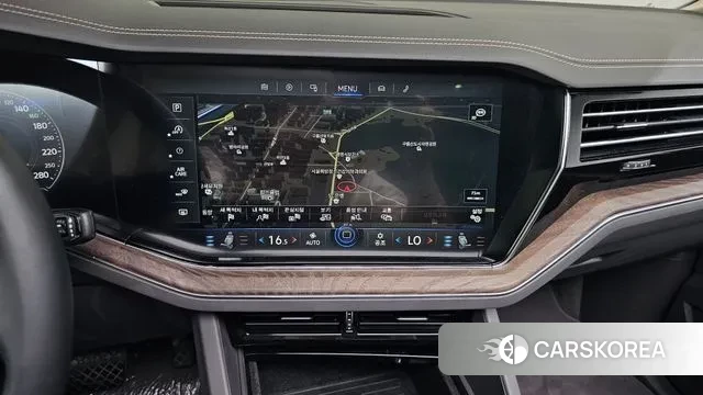 Volkswagen Touareg 3rd generation 2023 Синий из Кореи, фото 5