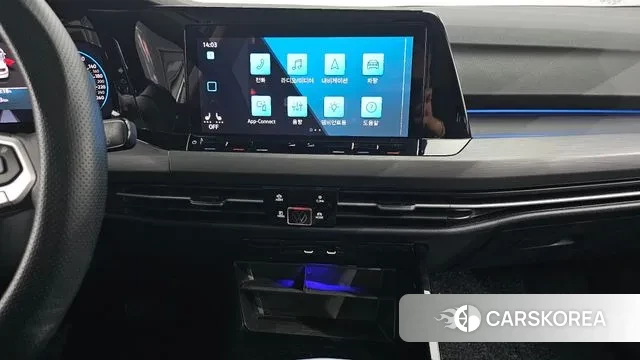 Volkswagen Golf 8th Generation 2024 Белый из Кореи, фото 5