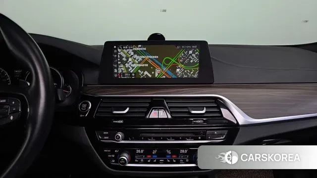 BMW 5 Series (G30) 2018 Серебристо-серый из Кореи, фото 5