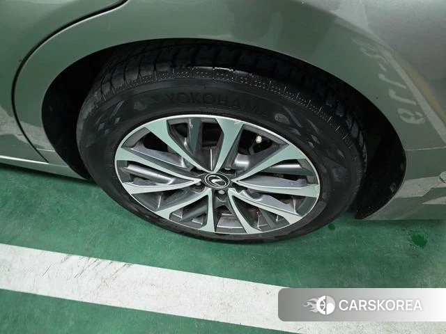 Lexus ES 2022 Серебристо-серый из Китая, фото 5