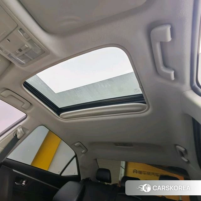 Toyota Corolla dual engine E+ 2022 Серебристо-серый из Китая, фото 5