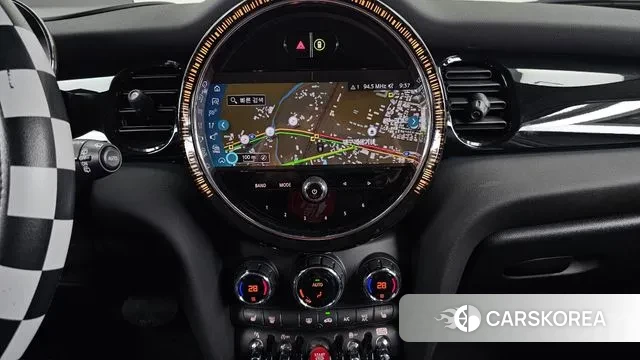 Mini Cooper 2023 Жемчужный цвет из Кореи, фото 5