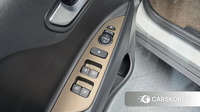 Kia Stonic 2018 Белый из Кореи, фото 5