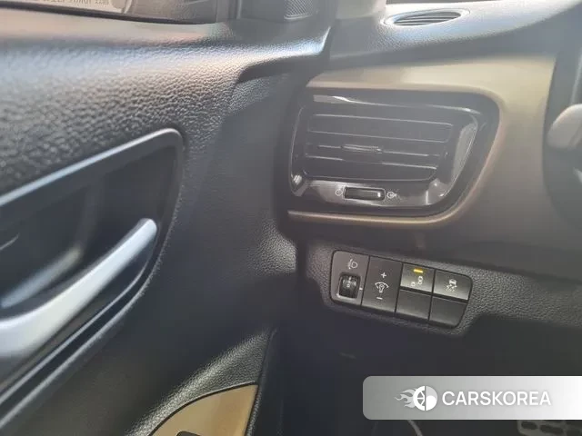 Kia Stonic 2018 Синий из Кореи, фото 5