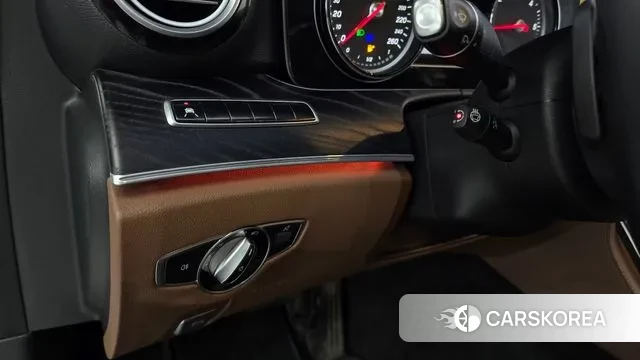 Mercedes-Benz E-Class W213 2018 Белый из Кореи, фото 5