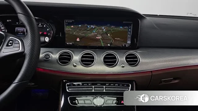 Mercedes-Benz E-Class W213 2018 Белый из Кореи, фото 5