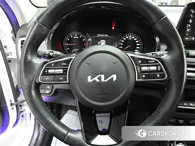 Kia Seltos 2022 Белый из Кореи, фото 5