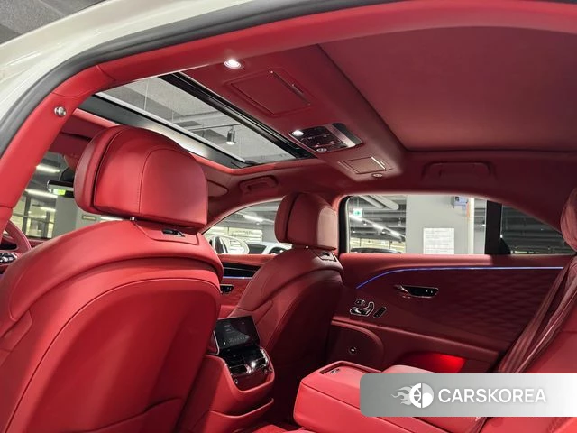 Bentley Flying Spur 3rd Generation 2021 Белый из Кореи, фото 5
