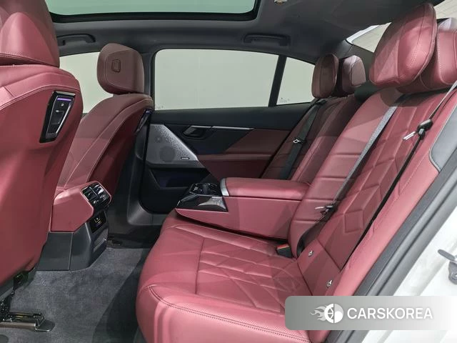 BMW 5 series 2024 Белый из Китая, фото 5