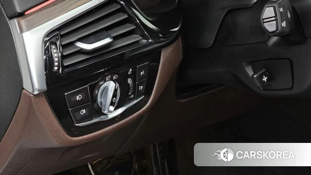 BMW 5 Series (G30) 2020 Белый из Кореи, фото 5