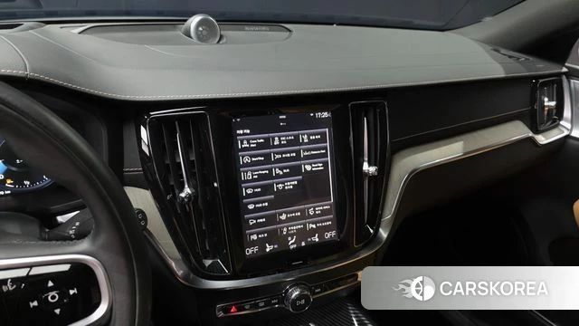 Volvo V60 Cross-Country 2nd Generation 2019 Серебристо-серый из Кореи, фото 5