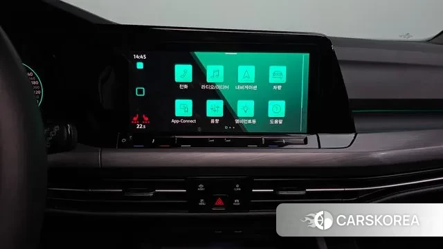 Volkswagen Golf 8th Generation 2022 Белый из Кореи, фото 5