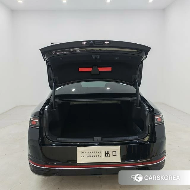 Volkswagen Magotan 2025 Черный из Китая, фото 5