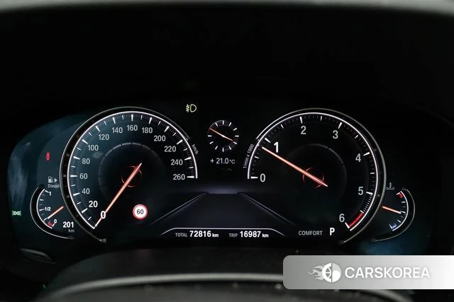 BMW 5 Series (G30) 2018 Светло-серебряный цвет из Кореи, фото 5