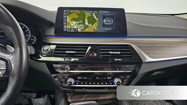 BMW 5 Series (G30) 2018 Белый из Кореи, фото 5